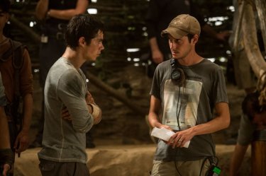 Dylan O'Brien con il regista Wes Ball sul set di Maze Runner - Il labirinto