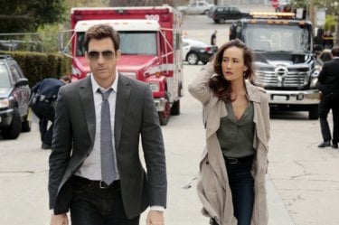 Stalker: Maggie Q e Dylan McDermott nel pilot della serie