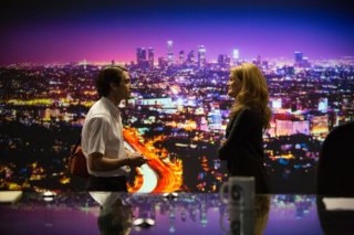Lo Sciacallo - Nightcrawler: Jake Gyllenhaal con Rene Russo in una scena del film