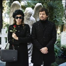 Soap Opera: Elisa Sednaoui con Fabio De Luigi in una scena del film