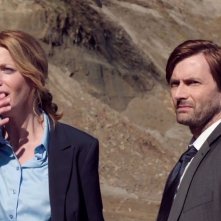 Gracepoint: Anna Gunn con David Tennant durante una scena del primo episodio