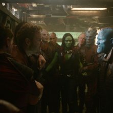 Guardiani della Galassia: Chris Pratt con Michael Rooker e Zoe Saldana in una scena