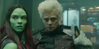 Guardiani della Galassia: Benicio Del Toro e Zoe Saldana in una scena