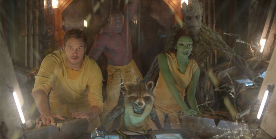 Guardiani della Galassia: Groot, Rocket, Chris Pratt, Zoe Saldana e Dave Bautista in una scena