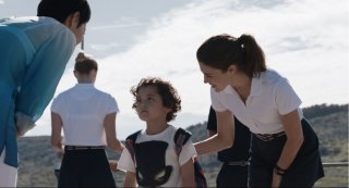 Last Summer: Rinko Kikuchi con Lucy Griffiths e il giovane Ken Brady in una scena del film