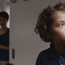 Last Summer: Rinko Kikuchi insieme al piccolo Ken Brady in una scena del film