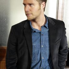 Manhattan Love Story: Jake McDorman in una scena del pilot della serie