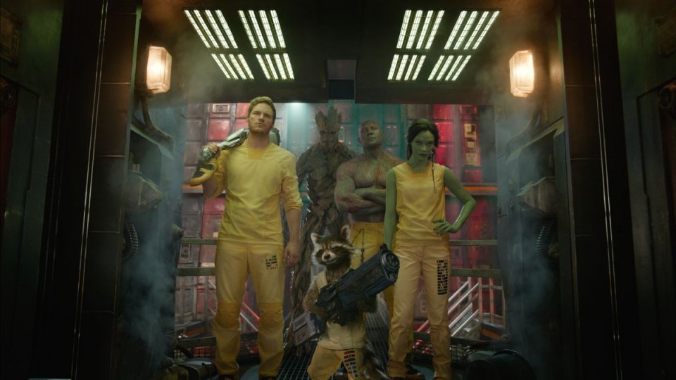 Guardiani della Galassia: Chris Pratt, Zoe Saldana, Dave Bautista, Groot e Rocket in una scena