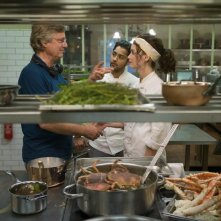 Amore, Cucina e Curry: il regista Lasse Hallström con Charlotte Le Bon e Manish Dayal sul set
