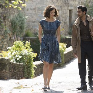Amore, Cucina e Curry: Manish Dayal e Charlotte Le Bon sono Hassan e Marguerite in una scena del film