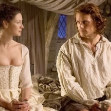 Outlander: Caitriona Balfe e Sam Heughan nell'episodio The Wedding