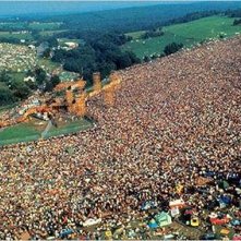 Una scena di Woodstock tre giorni di pace e musica