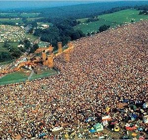 Una scena di Woodstock tre giorni di pace e musica