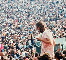 Una scena di Woodstock tre giorni di pace e musica