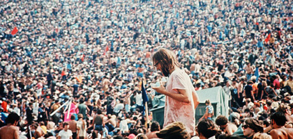 Una scena di Woodstock tre giorni di pace e musica