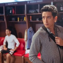 Matador: Gabriel Luna in una scena della serie