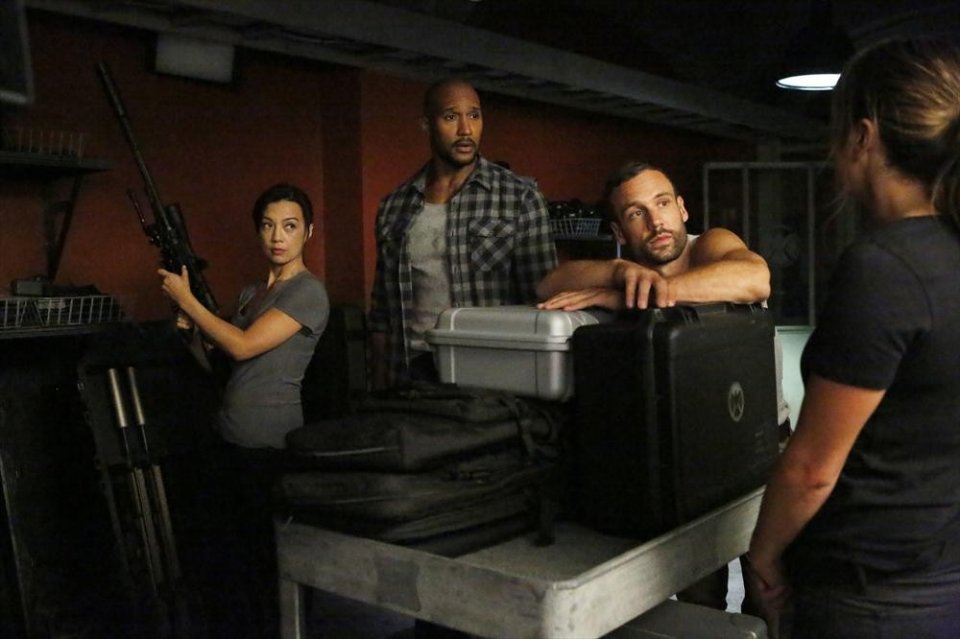 Agents of S.H.I.E.L.D.: Ming-Na Wen, Nick Blood e Henry Simmons nell'episodio Making Friends and Influencing People