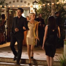 Matador: Nicky Whelan e Gabriel Luna in una scena della prima stagione