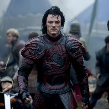 Luke Evans è il Conte Vlad in una scena di Dracula Untold