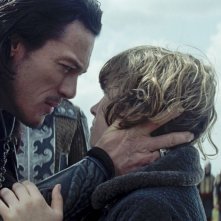 Dracula Untold: Luke Evans con Art Parkinson in una scena del film