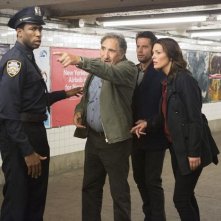 Forever: Judd Hirsch, Ioan Gruffudd e Alana De La Garza Forever: Ioan Gruffudd in una scena nell'episodio Fountain of Youth