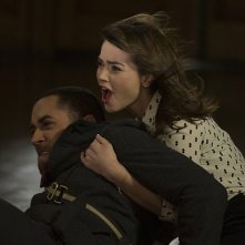 Doctor Who: Jenna-Louise Coleman e Samuel Anderson nell'episodio The Caretaker