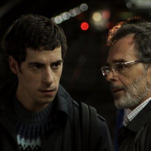 Lo studente: Esteban Lamothe con Ricardo Felix in una scena