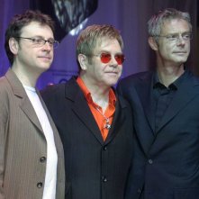 Billy Elliot - Il Musical: Stephen Daldry (regista) con Elton John (produttore e autore delle musiche) e Lee Hall (testi e libro) in una foto promozionale