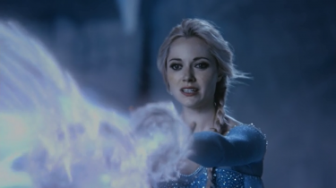 C'era una volta: Georgina Haig interpreta Elsa in una scena dell'episodio White Out