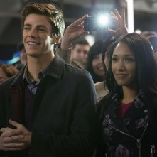The Flash: Grant Gustin e Candice Patton in una foto dell'episodio City of Heroes