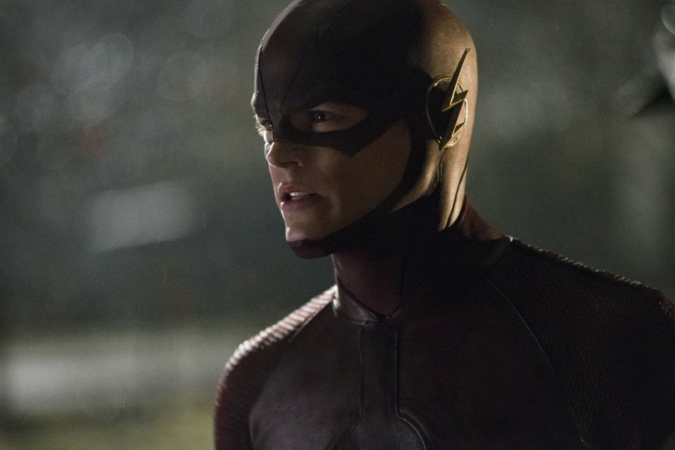 The Flash: Grant Gustin with his hero costume in City of Heroes