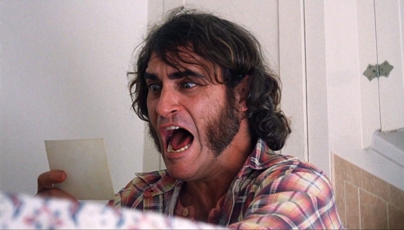 Inherent Vice: l'urlo di un terrorizzato Joaquin Phoenix