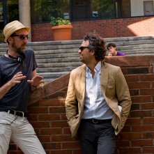Tutto può cambiare: Mark Ruffalo con il regista John Carney sul set