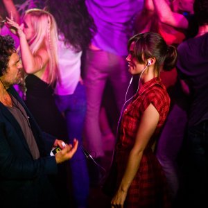 Tutto può cambiare: Keira Knightley in discoteca con Mark Ruffalo in una scena