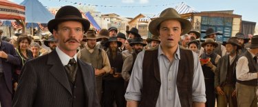 Un milione di modi per morire nel West: Neil Patrick Harris con Seth MacFarlane in una scena del film