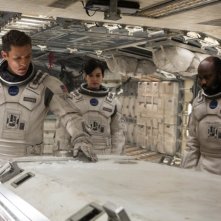Interstellar: Matthew McConaughey in una scena del film con Anne Hathaway e David Oyelowo