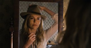 Un milione di modi per morire nel West: Charlize Theron nel ruolo di Anna in una scena del film