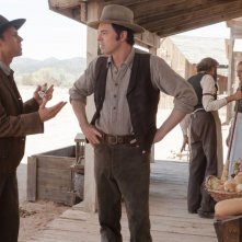 Un milione di modi per morire nel West: Giovanni Ribisi con Seth MacFarlane in una scena del film