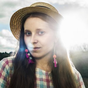 Glue: Jessie Cave in una foto promozionale