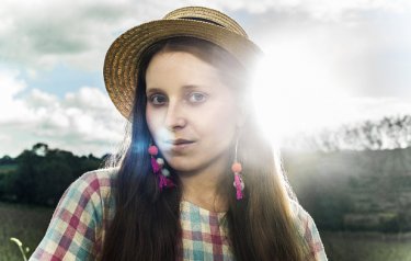 Glue: Jessie Cave in una foto promozionale