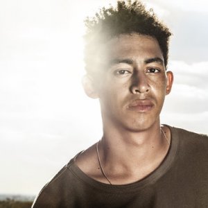 Glue: Jordan Stephens in una foto promozionale