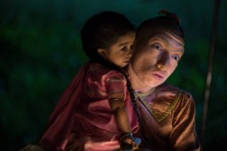 American Horror Story Freak Show: Naomi Grossman e Jyoti Amge in Monsters Among Us