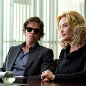 The Gambler: Mark Wahlberg e Jessica Lange in una scena