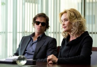 The Gambler: Mark Wahlberg e Jessica Lange in una scena