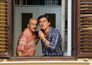 ...E fuori nevica!: Vincenzo Salemme insieme a Carlo Buccirosso in una scena