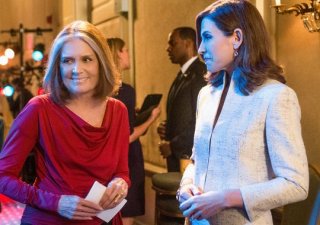 The Good Wife: Gloria Steinem con Julianna Margulies sul set di The Good Wife