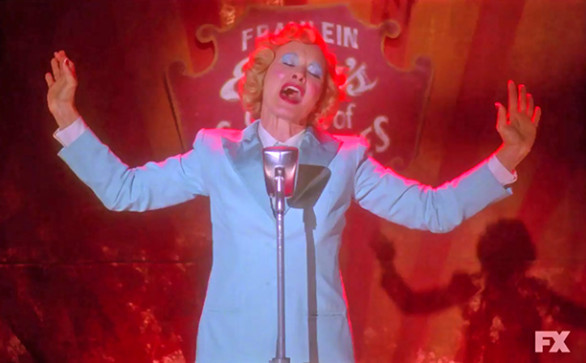 Jessica Lange in Monsters Among Us primo episodio di American Horror Story - Freakshow