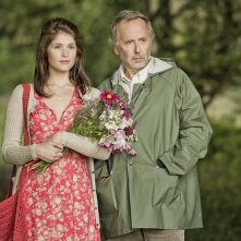 Gemma Arterton in una scena di Gemma Bovery con Fabrice Luchini