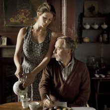 Gemma Bovery: Gemma Arterton insieme al co-protagonista Fabrice Luchini in una scena