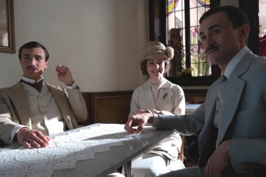Fango e Gloria: Eugenio Franceschini con Valentina Corti e Francesco Martino in una scena